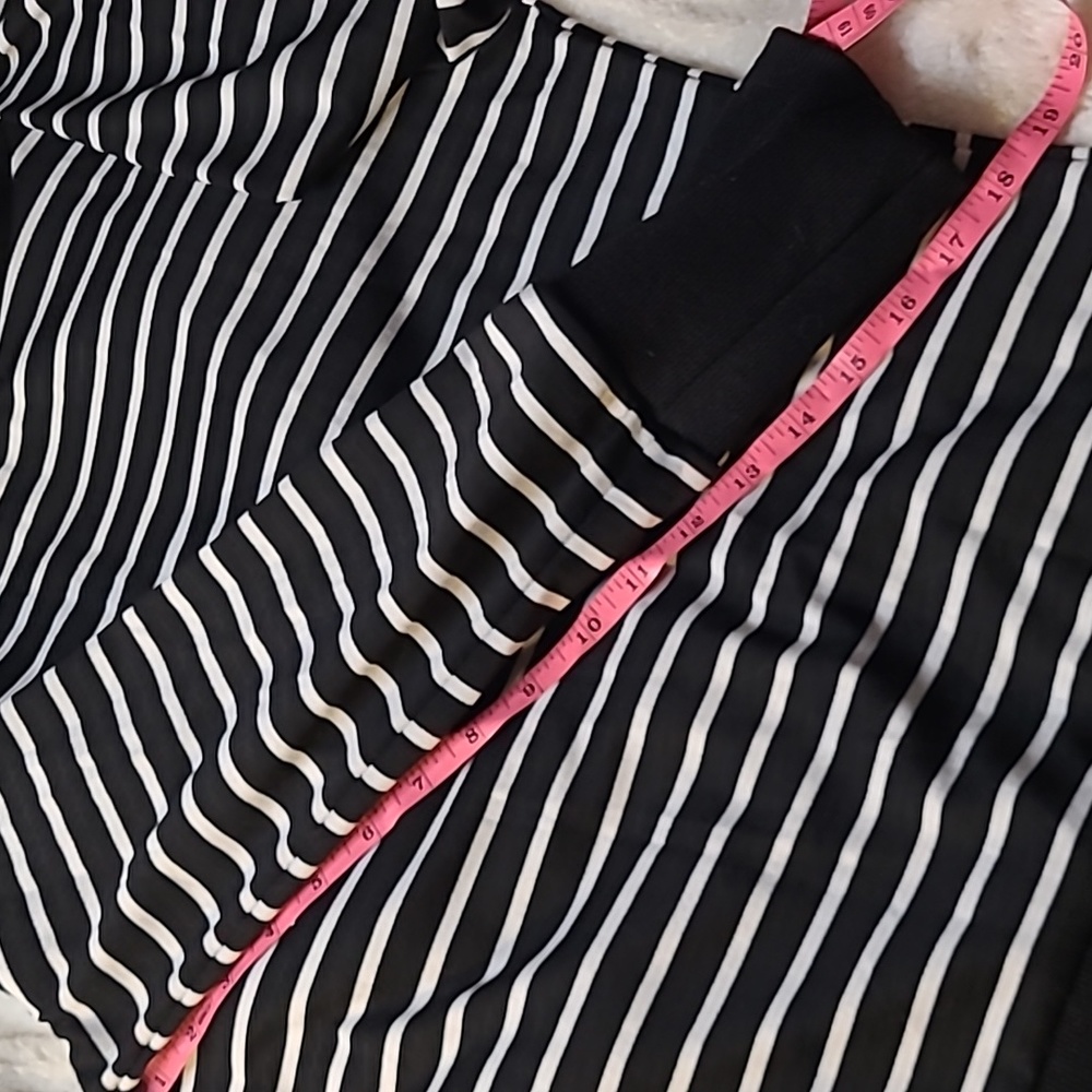 $5🧨 CO. WEAR Horizontal Striped Sweater Black & White - Picture 13 of 16